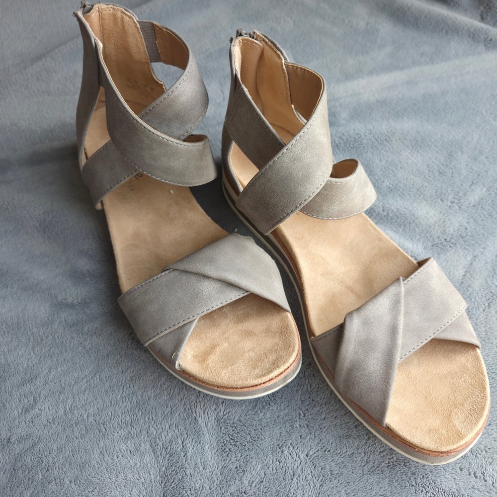 LifeStride Womens Zoom Velocity 2.0 Sandals 10M Tan Strappy Platform Zipper